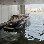 Captains Boathouse * هارفايك