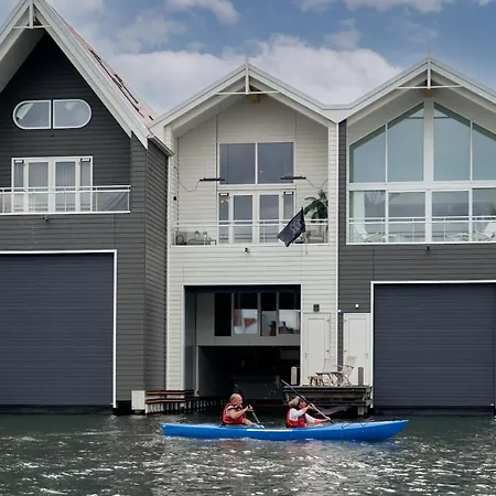 Apartment Captains Boathouse *