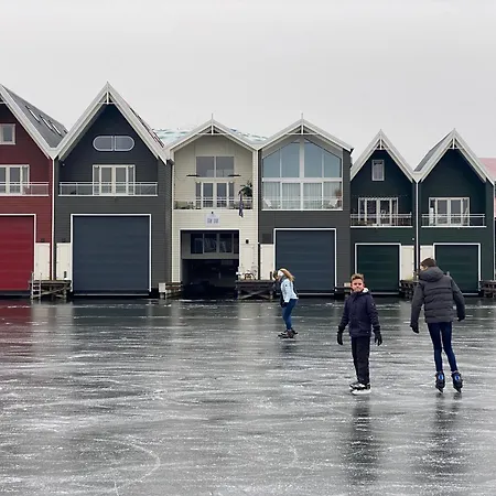 Captains Boathouse *