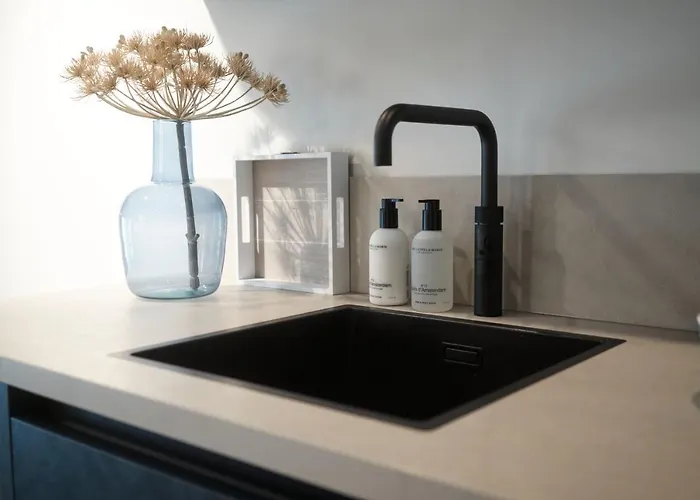 Captains Boathouse *