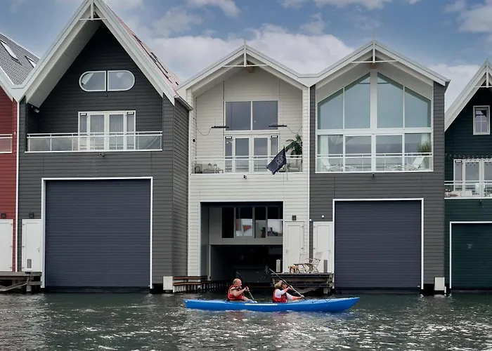 Daire Captains Boathouse *