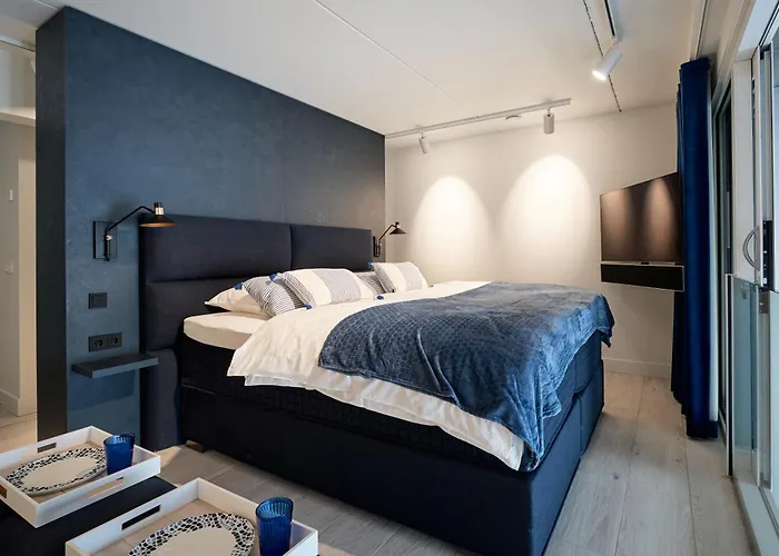 Captains Boathouse *