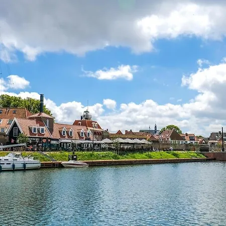 Captains Boathouse *