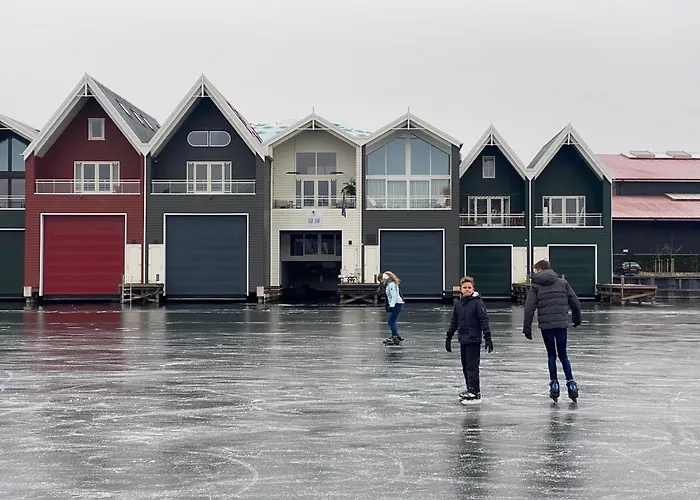 Captains Boathouse *